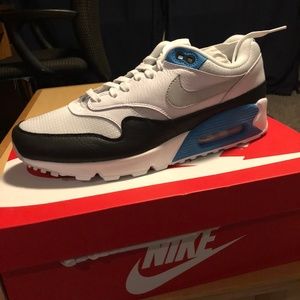 Nike Air Max 90/1 Size 10.5